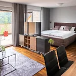 公寓 Der Sonnberg Alpinlodges - Mit Seeblick, Privater Sauna Und Self Check-in *