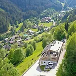 Der Sonnberg Alpinlodges - Mit Seeblick, Privater Sauna Und Self Check-in 滨湖采尔