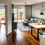 公寓 Der Sonnberg Alpinlodges - Mit Seeblick, Privater Sauna Und Self Check-in