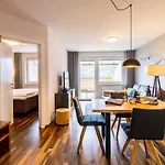 公寓 Der Sonnberg Alpinlodges - Mit Seeblick, Privater Sauna Und Self Check-in