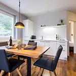 Der Sonnberg Alpinlodges - Mit Seeblick, Privater Sauna Und Self Check-in 滨湖采尔