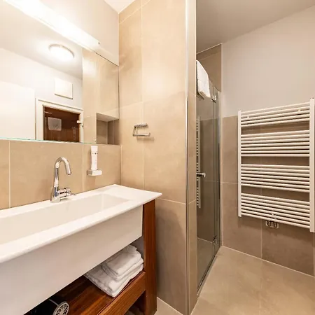 Der Sonnberg Alpinlodges - Mit Seeblick, Privater Sauna Und Self Check-in * Zell am See