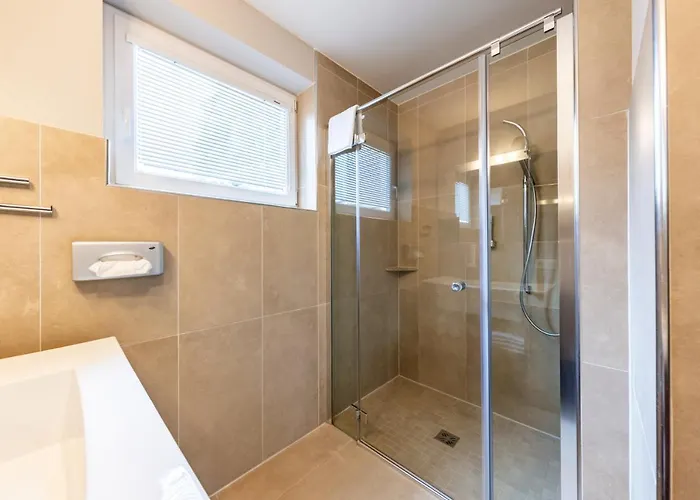 Der Sonnberg Alpinlodges - Mit Seeblick, Privater Sauna Und Self Check-in * زيل أم سي